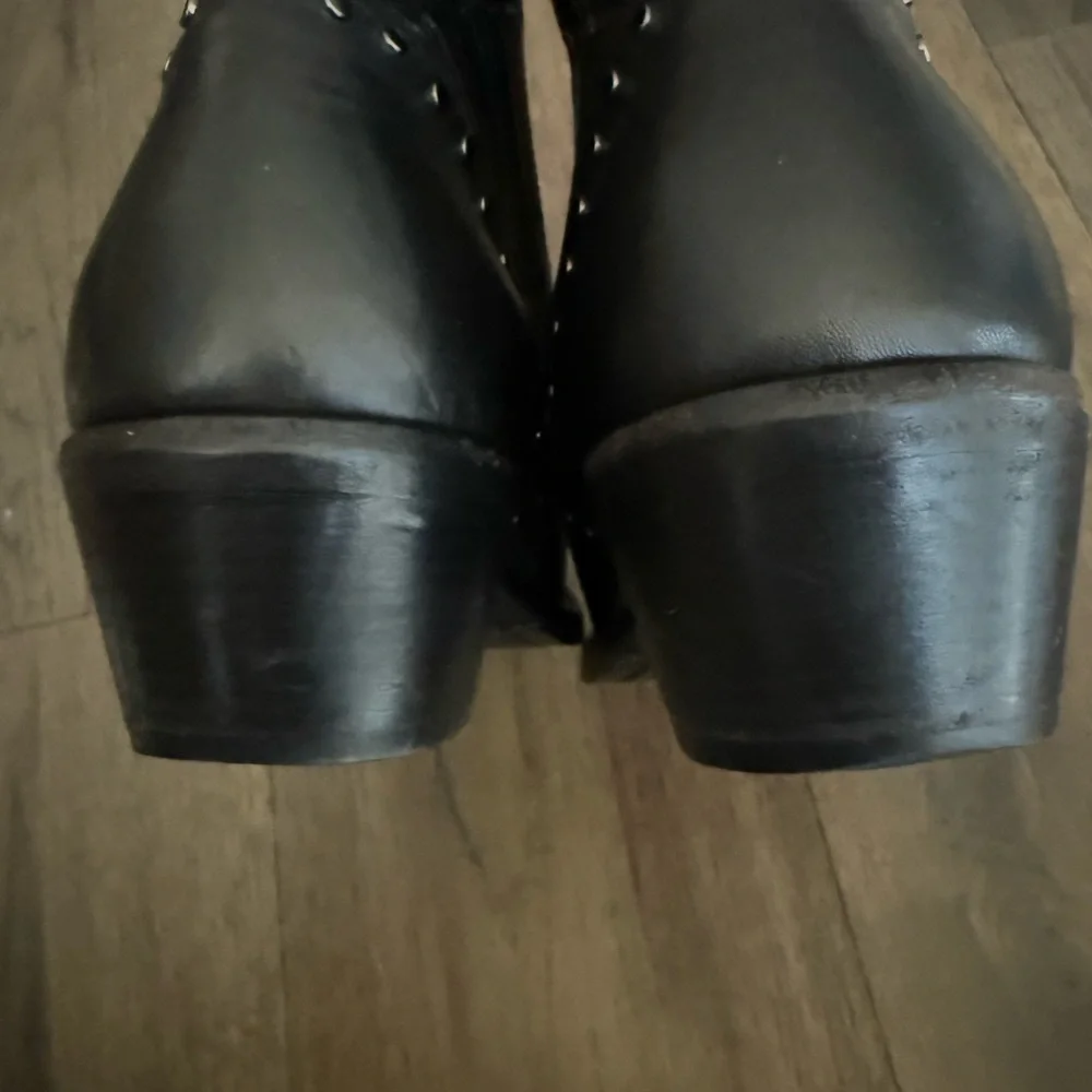 $1,500 Saint Laurent Black Dakota 50 Studded Leather Ankle Boots. - Picture 4 of 8
